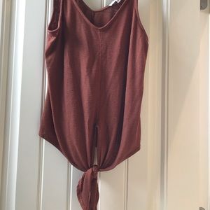 EUC day to day tank with tie front detail